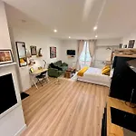 Magnifique Studio Equipe A Clichy