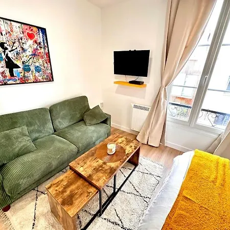 Magnifique Studio Equipe A Clichy Paris